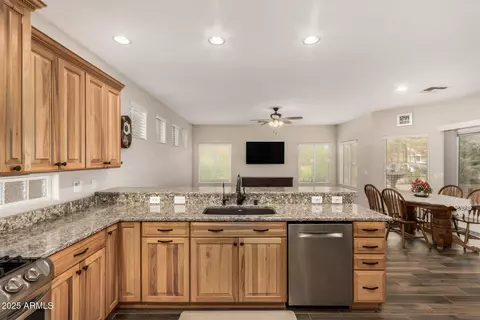 3306 E Clark Dr, Gilbert, AZ 85297 photo 17