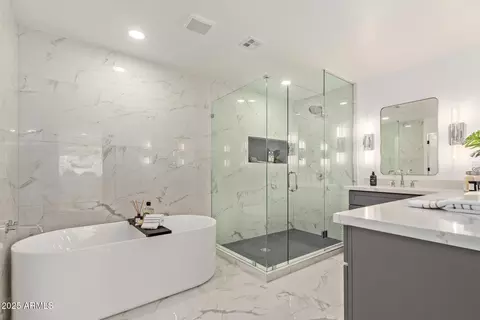 Bath - 2632 E Mountain View Rd, Phoenix, AZ 85028 photo 1 of 4