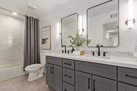 Bath - 2632 E Mountain View Rd, Phoenix, AZ 85028 photo 3 of 4