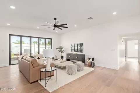 Living - 2632 E Mountain View Rd, Phoenix, AZ 85028 photo 1 of 1