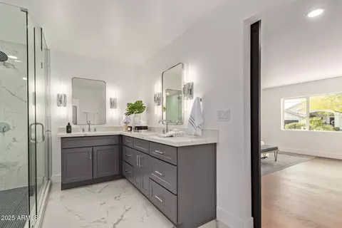 Bath - 2632 E Mountain View Rd, Phoenix, AZ 85028 photo 2 of 4