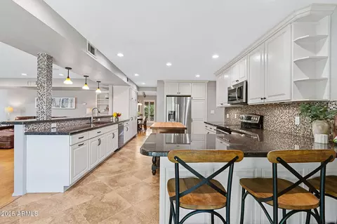 Kitchen - 3302 E Malapai Dr, Phoenix, AZ 85028 photo 2 of 3