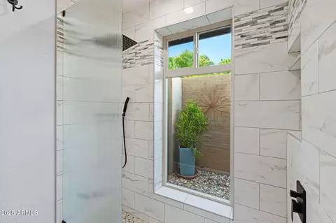 Bath - 3302 E Malapai Dr, Phoenix, AZ 85028 photo 2 of 4