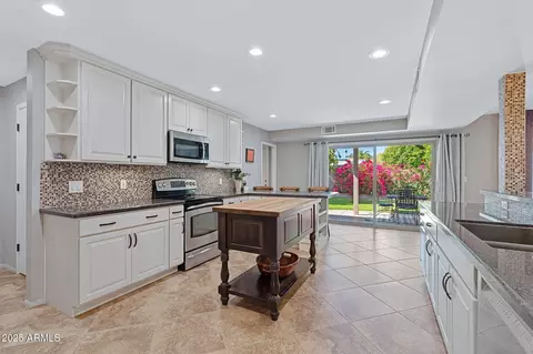 Kitchen - 3302 E Malapai Dr, Phoenix, AZ 85028 photo 1 of 3
