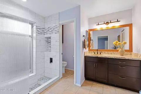 Bath - 3302 E Malapai Dr, Phoenix, AZ 85028 photo 1 of 4