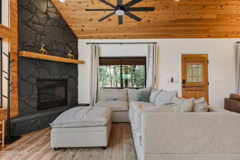Living - 2688 Deer Path, Happy Jack, AZ 86024 photo 2 of 4