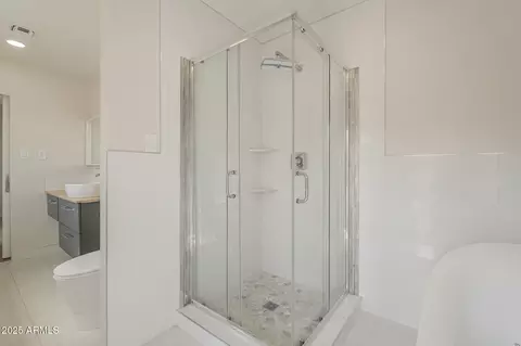 Bath - 1713 E Wesleyan Dr, Tempe, AZ 85282 photo 5 of 5
