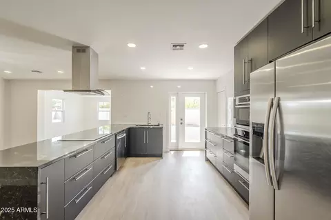 Kitchen - 1713 E Wesleyan Dr, Tempe, AZ 85282 photo 5 of 6