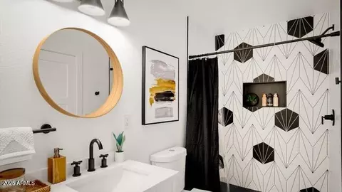 Bath - 4233 E Cholla St, Phoenix, AZ 85028 photo 3 of 7