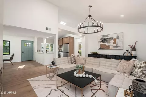 Living - 3417 E Montecito Ave, Phoenix, AZ 85018 photo 2 of 4