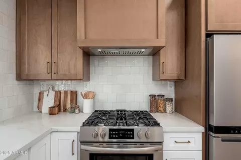 Kitchen - 3417 E Montecito Ave, Phoenix, AZ 85018 photo 6 of 7