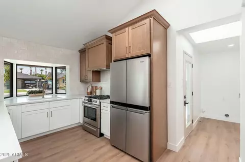 Kitchen - 3417 E Montecito Ave, Phoenix, AZ 85018 photo 1 of 7