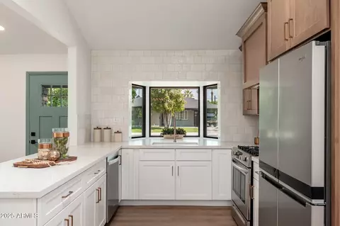 Kitchen - 3417 E Montecito Ave, Phoenix, AZ 85018 photo 4 of 7