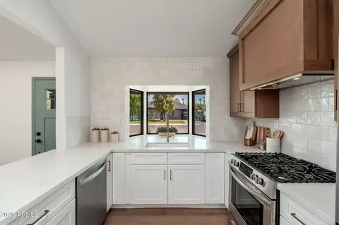 Kitchen - 3417 E Montecito Ave, Phoenix, AZ 85018 photo 2 of 7