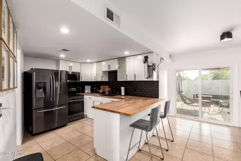 Kitchen - 385 W Pierson St #D4, Phoenix, AZ 85013 photo 1 of 5