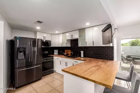 Kitchen - 385 W Pierson St #D4, Phoenix, AZ 85013 photo 3 of 5