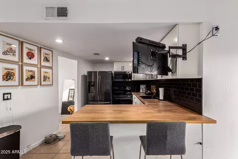 Kitchen - 385 W Pierson St #D4, Phoenix, AZ 85013 photo 4 of 5
