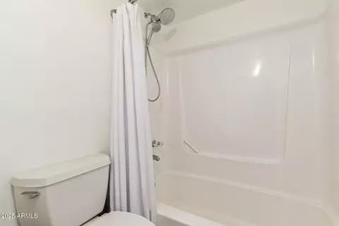 Bath - 385 W Pierson St #D4, Phoenix, AZ 85013 photo 4 of 4
