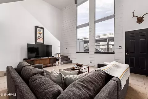Living - 385 W Pierson St #D4, Phoenix, AZ 85013 photo 1 of 2