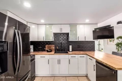 Kitchen - 385 W Pierson St #D4, Phoenix, AZ 85013 photo 5 of 5