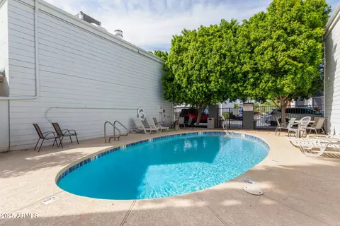 Exterior - 385 W Pierson St #D4, Phoenix, AZ 85013 photo 6 of 6