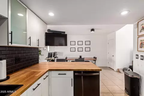 Kitchen - 385 W Pierson St #D4, Phoenix, AZ 85013 photo 2 of 5