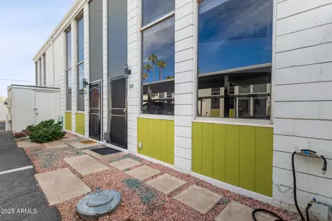 Exterior - 385 W Pierson St #D4, Phoenix, AZ 85013 photo 2 of 6