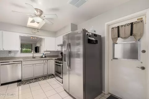 Kitchen - 6601 E Des Moines St, Mesa, AZ 85205 photo 3 of 5