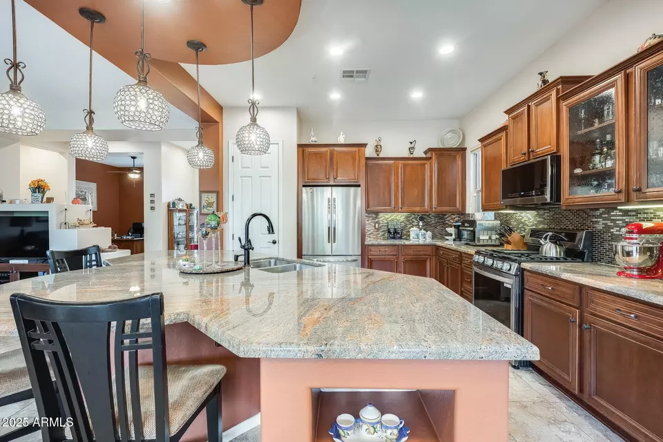 Kitchen - 12964 W Fossil Dr, Peoria, AZ 85383 photo 1 of 4