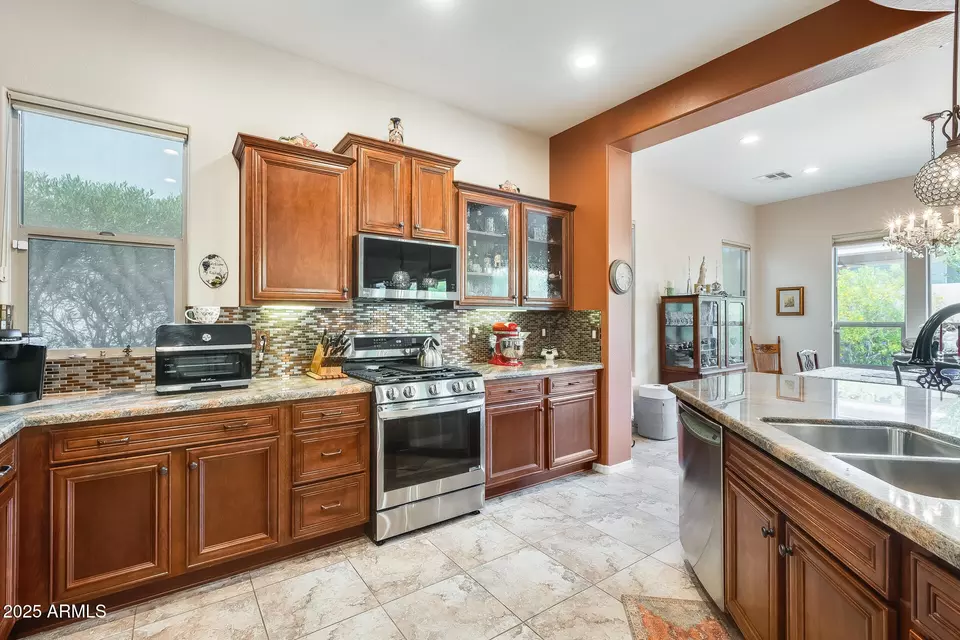 Kitchen - 12964 W Fossil Dr, Peoria, AZ 85383 photo 4 of 4