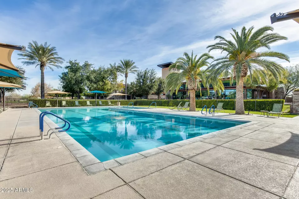 Exterior - 12964 W Fossil Dr, Peoria, AZ 85383 photo 9 of 10