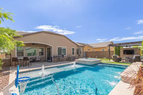 Exterior - 2318 E Fandango Dr, Gilbert, AZ 85298 photo 6 of 10