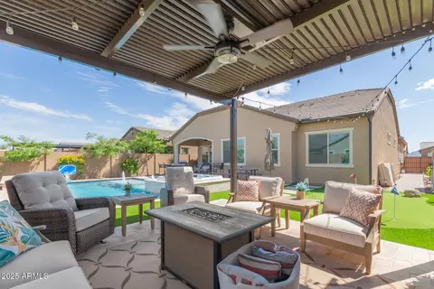 Exterior - 2318 E Fandango Dr, Gilbert, AZ 85298 photo 8 of 10