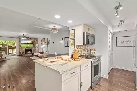 3031 N Civic Center Plz #245, Scottsdale, AZ 85251