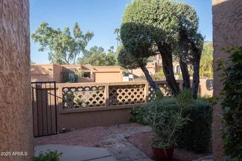 Exterior - 750 E Becker Ln, Phoenix, AZ 85020 photo 7 of 11