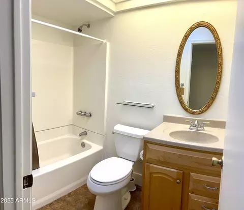 Bath - 750 E Becker Ln, Phoenix, AZ 85020 photo 4 of 4