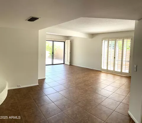 Living - 750 E Becker Ln, Phoenix, AZ 85020 photo 2 of 7