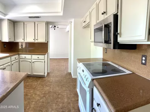 Kitchen - 750 E Becker Ln, Phoenix, AZ 85020 photo 1 of 4
