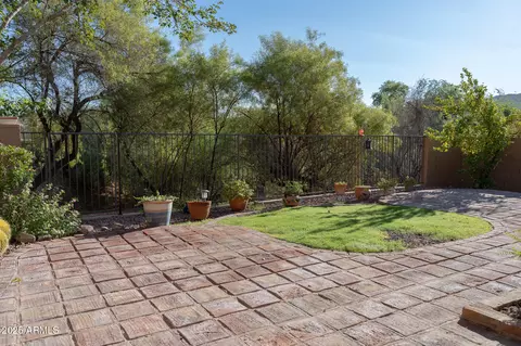 Exterior - 750 E Becker Ln, Phoenix, AZ 85020 photo 3 of 11