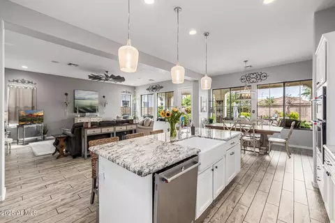 Kitchen - 10658 E Meseto Ave, Mesa, AZ 85209 photo 6 of 8