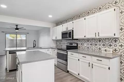 Kitchen - 4206 E Agave Rd, Phoenix, AZ 85044 photo 3 of 3