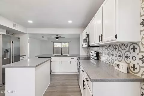 Kitchen - 4206 E Agave Rd, Phoenix, AZ 85044 photo 2 of 3