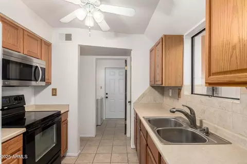 Kitchen - 470 W Rosal Ave, Apache Junction, AZ 85120 photo 2 of 2
