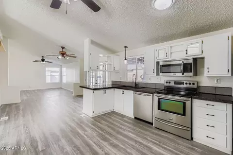 2938 E Tonto Ln, Phoenix, AZ 85050 photo 8