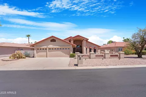 26637 S New Town Dr, Sun Lakes, AZ 85248