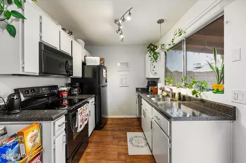 Kitchen - 1910 E Sandra Ter, Phoenix, AZ 85022 photo 1 of 3