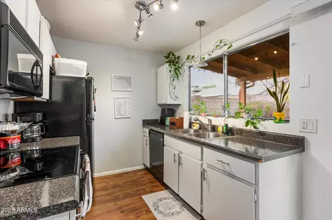 Kitchen - 1910 E Sandra Ter, Phoenix, AZ 85022 photo 2 of 3