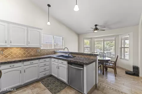 Kitchen - 5552 Enrose St, Mesa, AZ 85205 photo 4 of 5