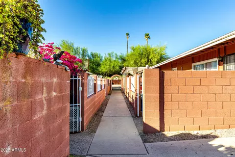 Exterior - 321 E Carol Ave, Phoenix, AZ 85020 photo 4 of 8