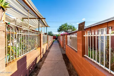 Entry Way - 321 E Carol Ave, Phoenix, AZ 85020 photo 1 of 1